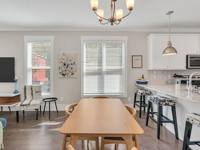 510 Eugene St — Photo 4