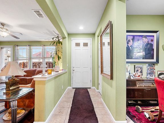 5th image of 1653 Glenmore Drive