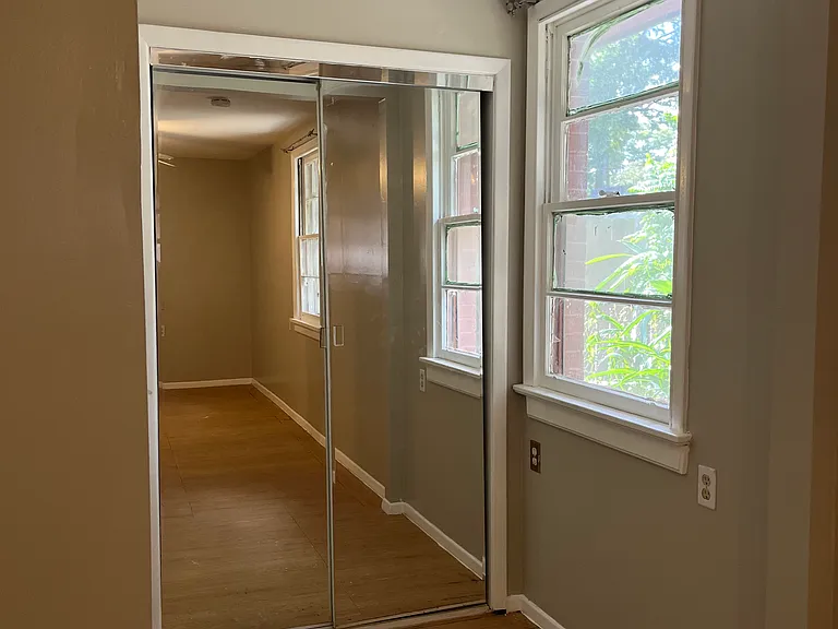 1517 Kabel Dr — Photo 3