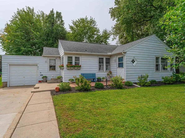 815 3rd St, Lincoln, IL 62656