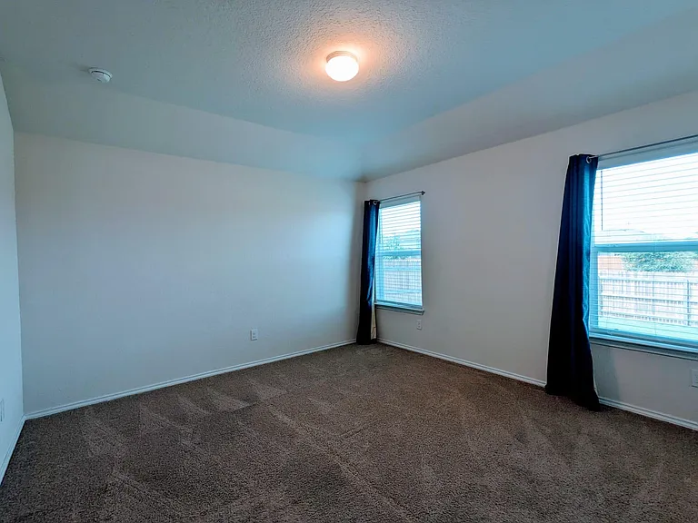 121 Dylan Dr — Photo 10