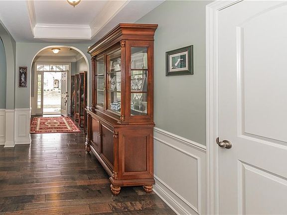Gorgeous entry w/ hardwood floors & crown molding.