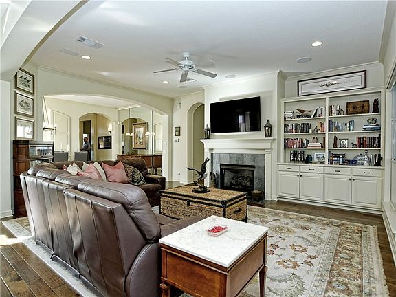 5th image of 10613 River Plantation Dr