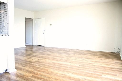 5th image of 1048 Everett Pl APT 4