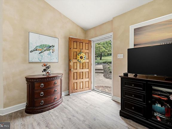 4th image of 3534 Woodburn Rd