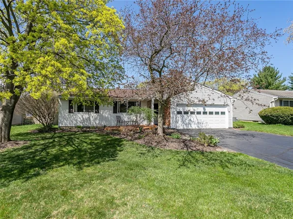 32 Beacon Hills Dr N, Penfield, NY 14526