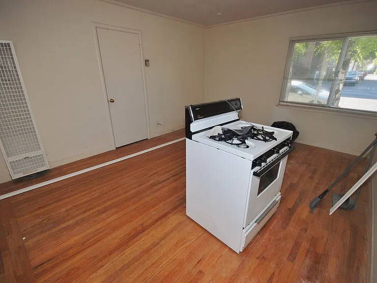727 Menlo Ave. — Photo 10