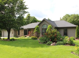 437 Oak Park Dr, Oshkosh, WI 54904