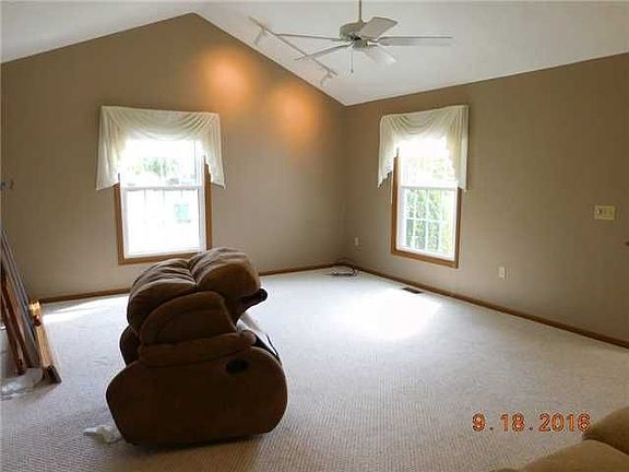 3rd image of 209 S Gordon Dr