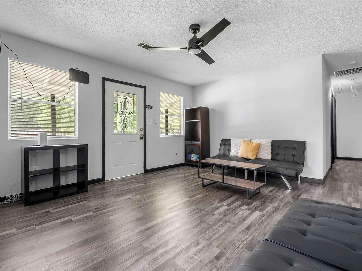 4 bed, 2.0 bath, 1200 sqft, $1,800 — Photo 4