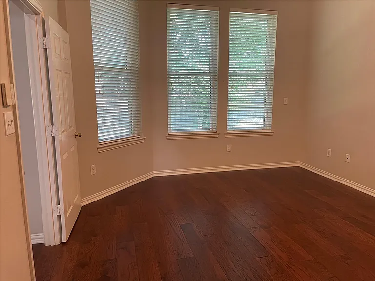716 Ticonderoga Dr — Photo 18