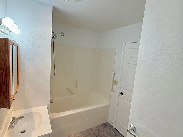 Parkland Manor — Photo 5