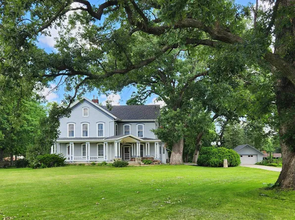 5202 University Ave, Cedar Falls, IA 50613