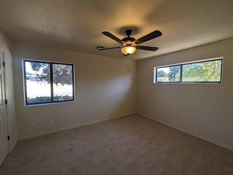 211 N Heritage Ln — Photo 10