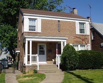 3rd image of 1538 Calumet Ave