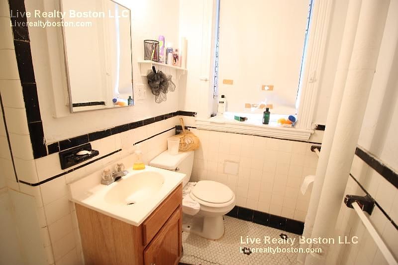 2nd image of 1810 Commonwealth Ave APT 17R
