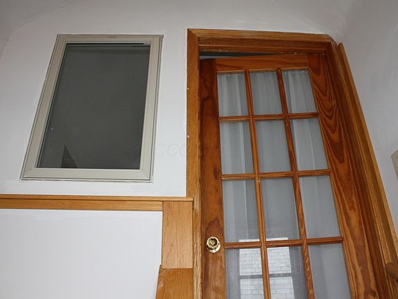 5th image of 68 E Oakland Ave