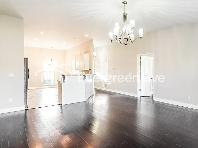212 Hillcrest Dr — Photo 6