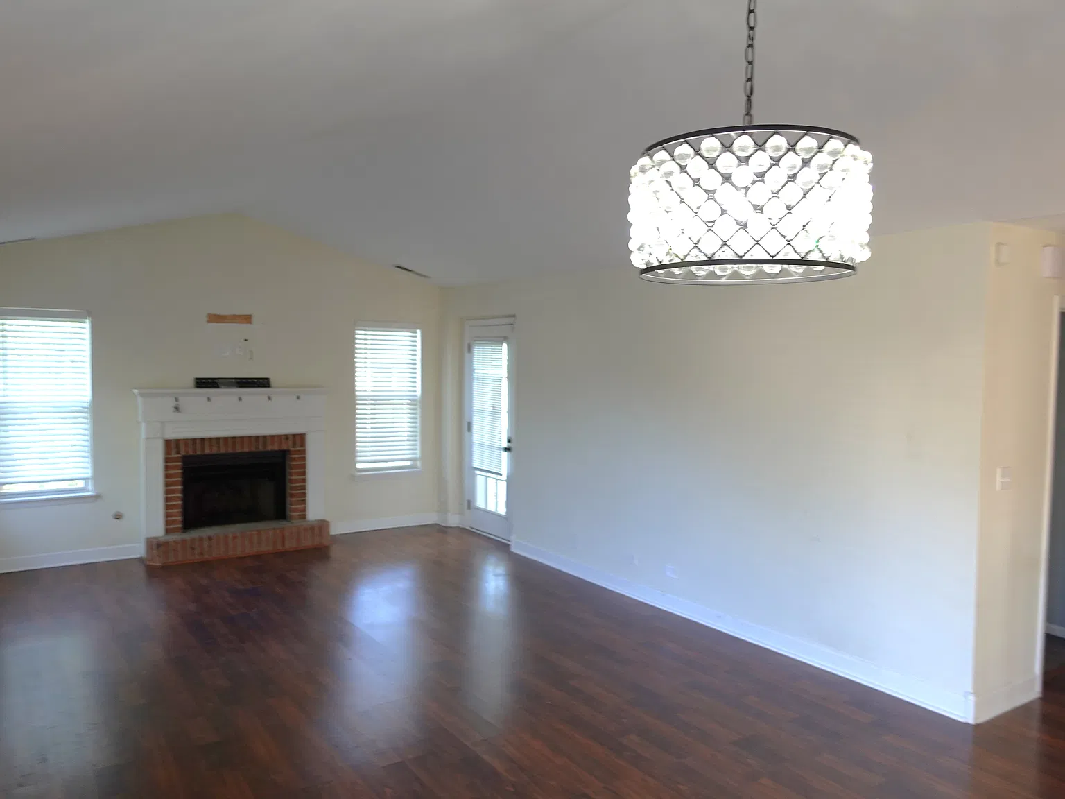 1829 Quaker Hollow Ln — Photo 3