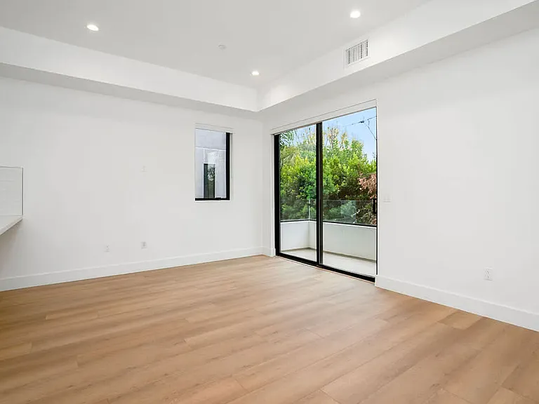 4541 Tujunga Ave — Photo 5