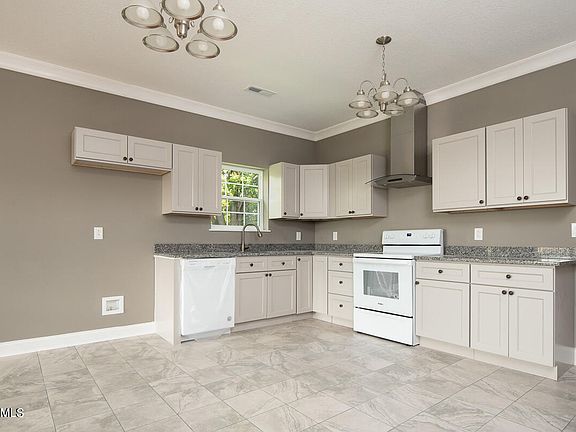 3rd image of 259 Cedar Ave