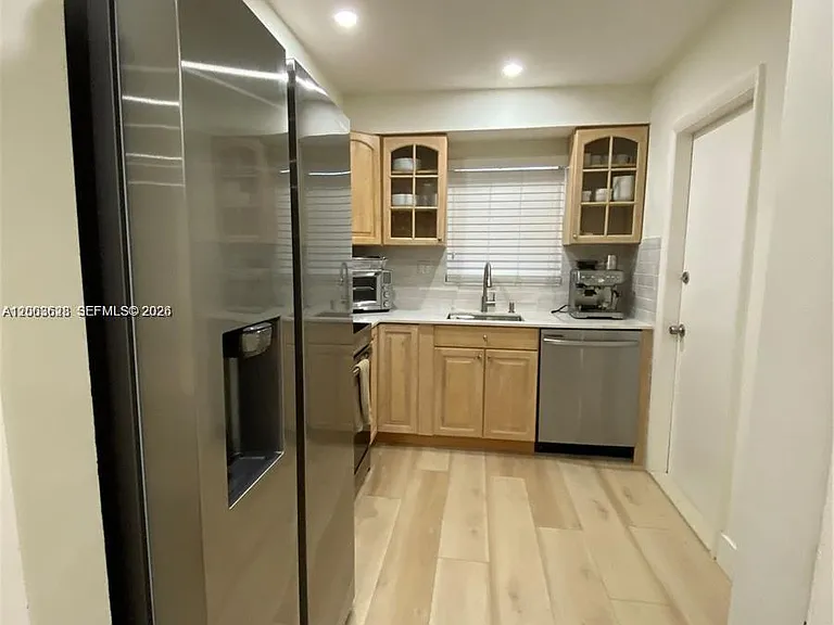 1200 Tallwood Ave #302 — Photo 7