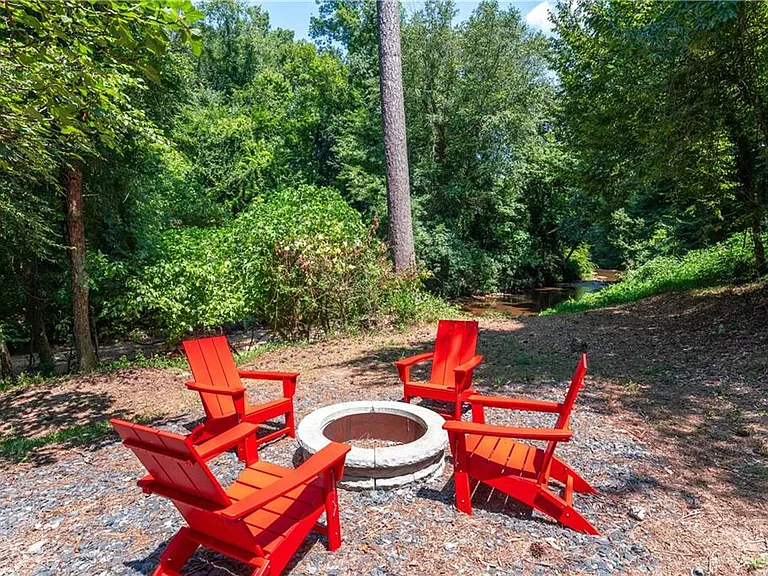 4260 Beverly Ln NE — Photo 24