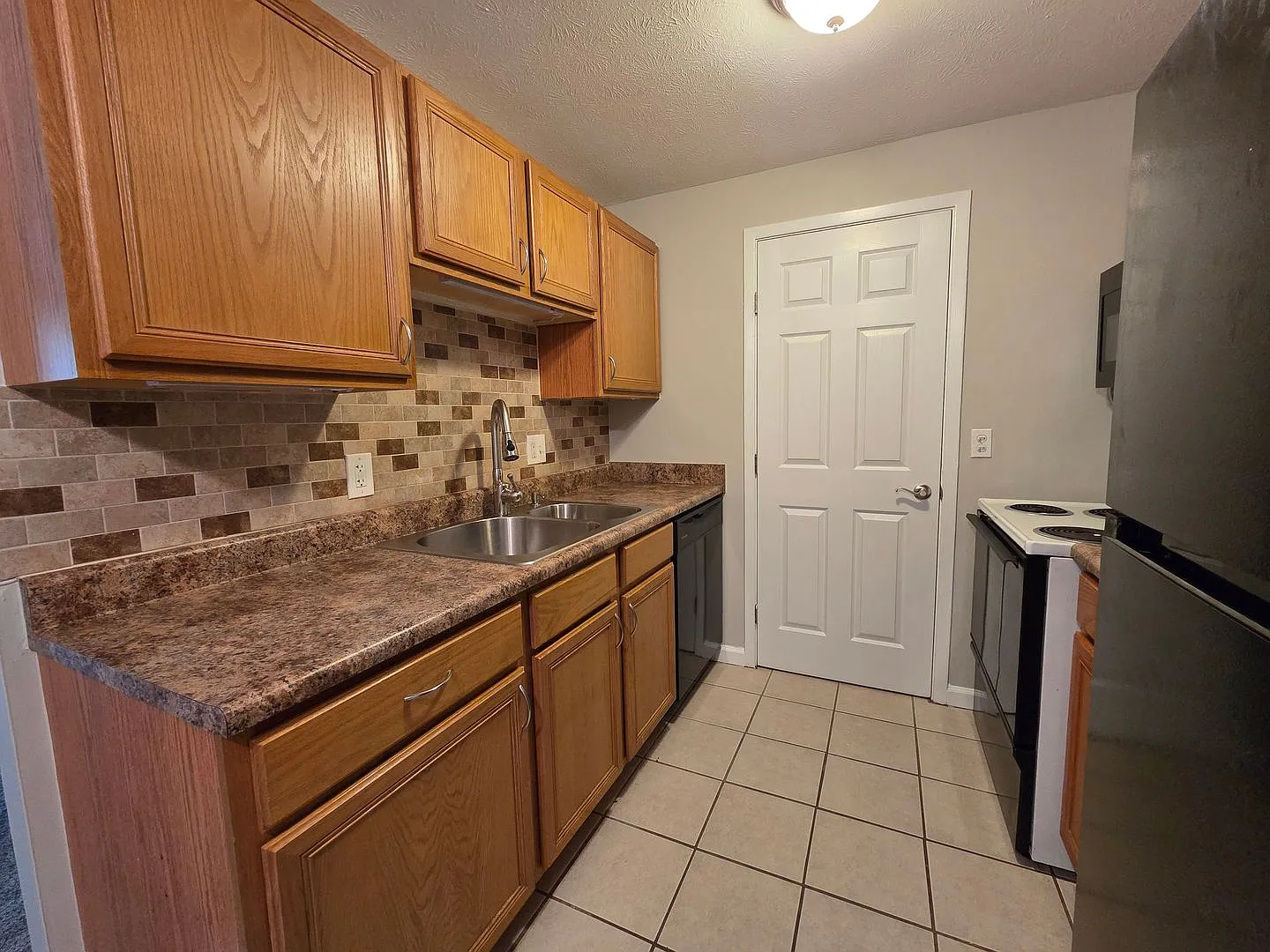 7241 Boleyn — Photo 3