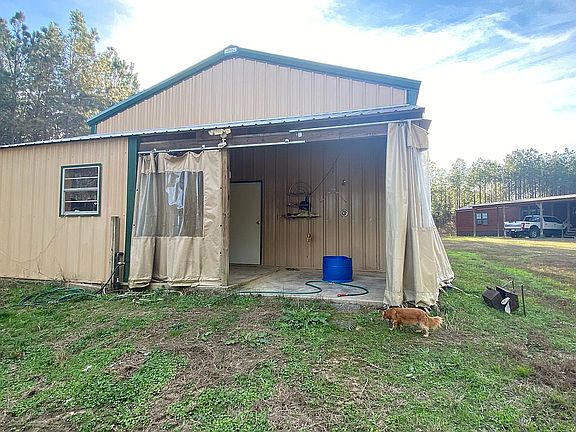 Shop w/skinning rack