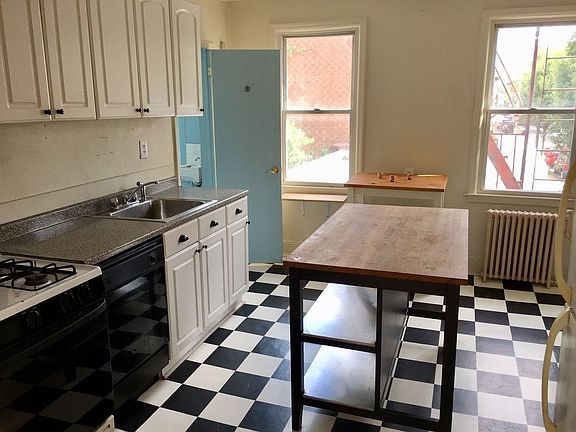 5th image of 350 Humboldt St #1