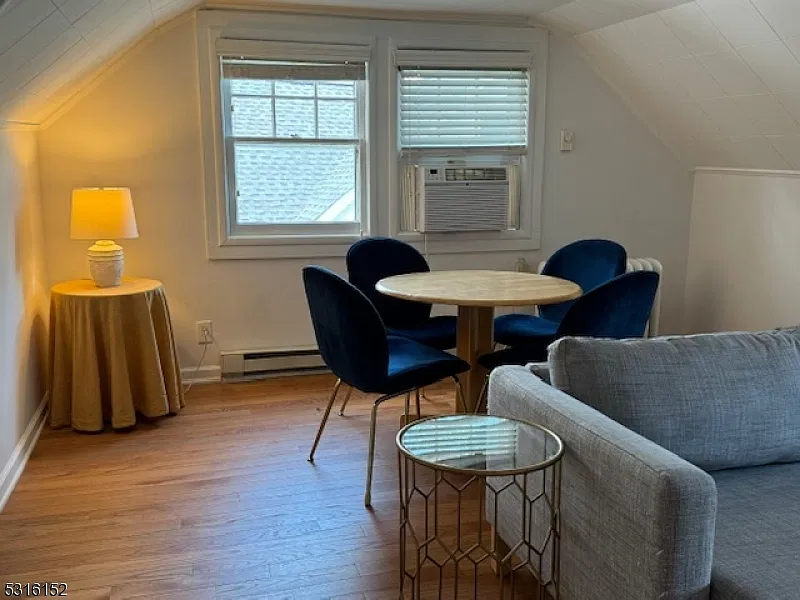 1 bed, 1.0 bath, $1,800 — Photo 4