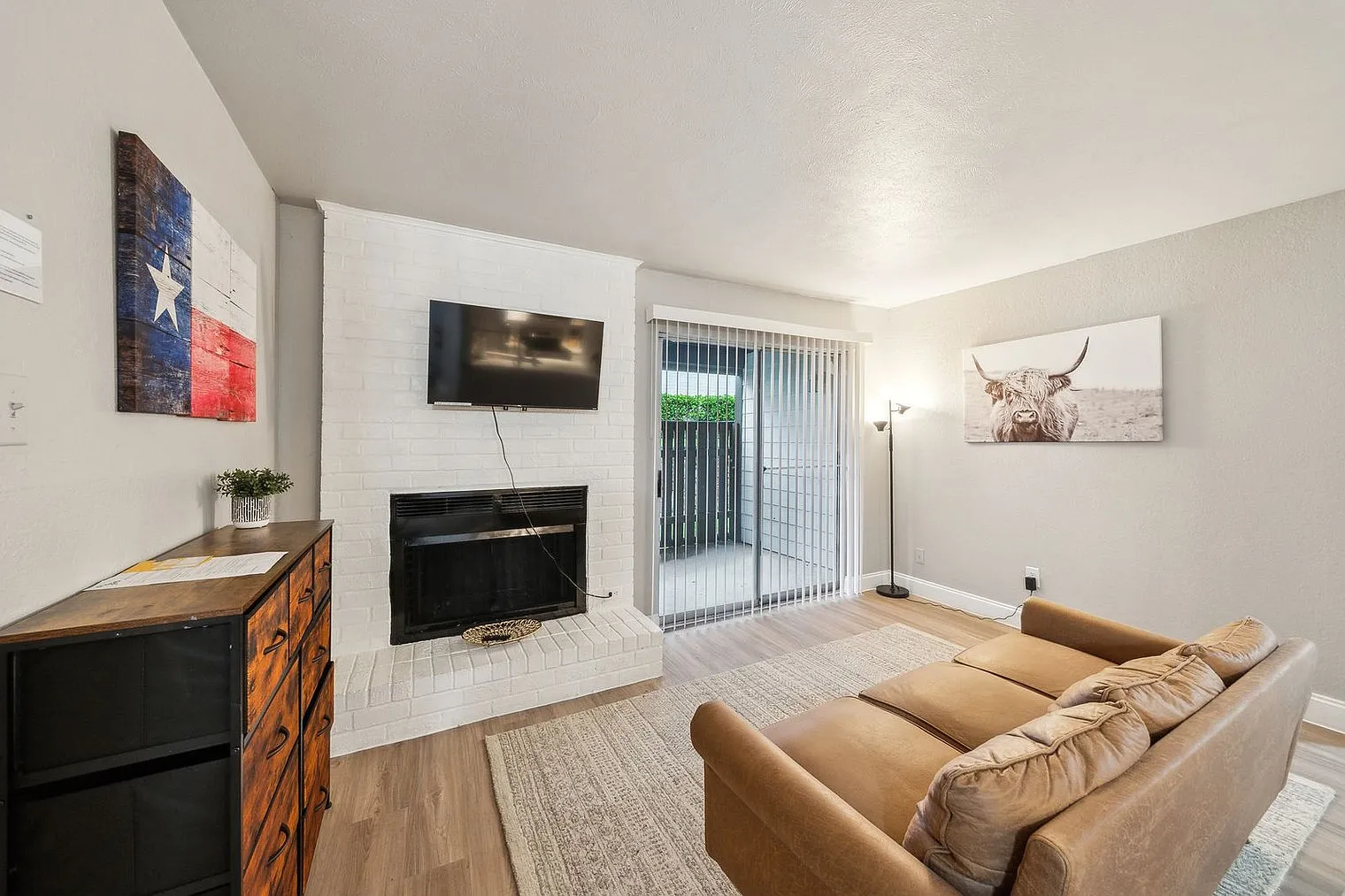 1 bed, 1.0 bath, 688 sqft, $3,000 — Photo 1