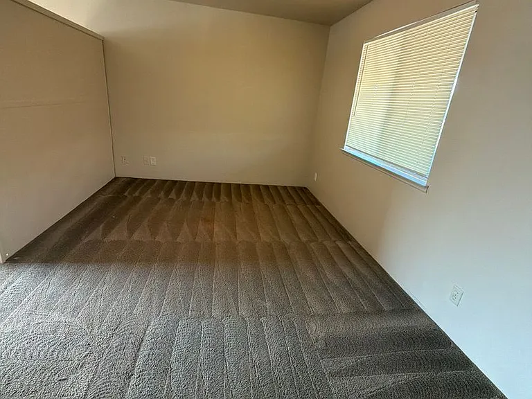 418 Lynn St — Photo 3
