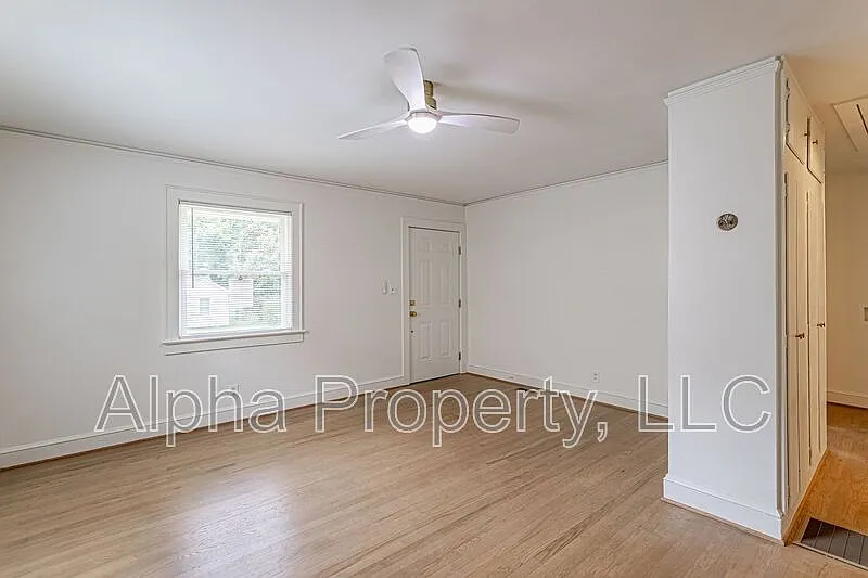 2 bed, 1.0 bath, 725 sqft, $1,400 — Photo 3