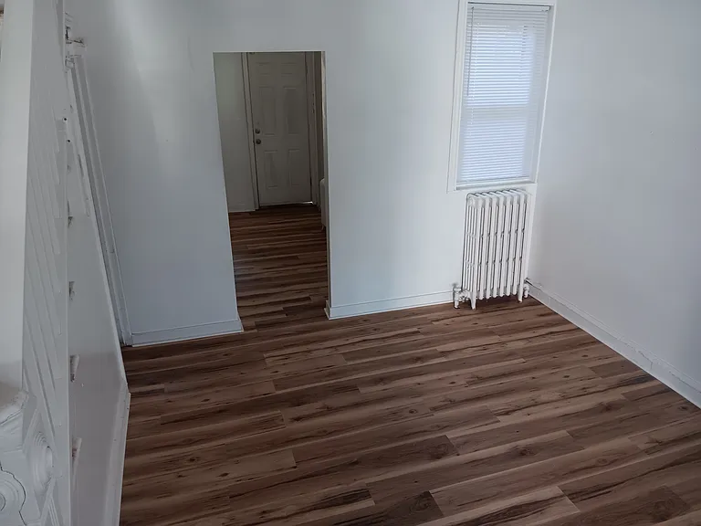 1530 W Oakdale St — Photo 1