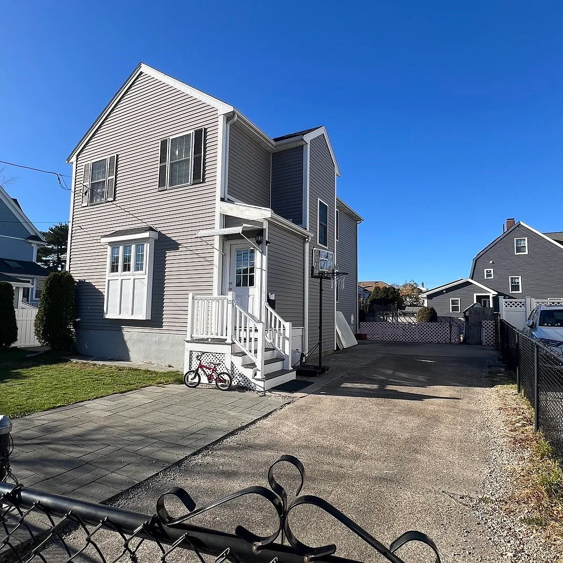 4 bed, 2.0 bath, 1621 sqft, $3,700 — Photo 1