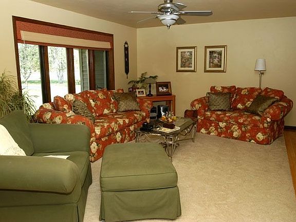 3rd image of 3135 Pioneer Dr