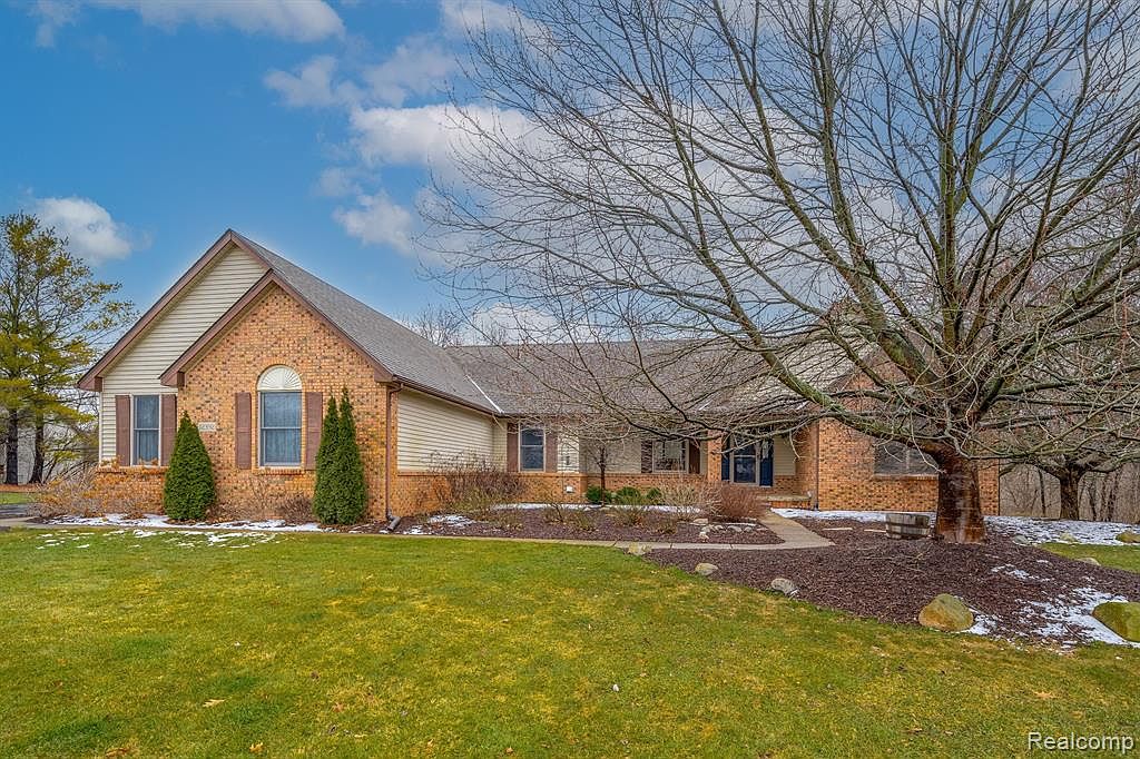 12392 Sunview Ct, South Lyon, MI 48178 Zillow