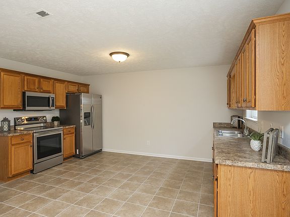 4th image of 212 Fescue Pl