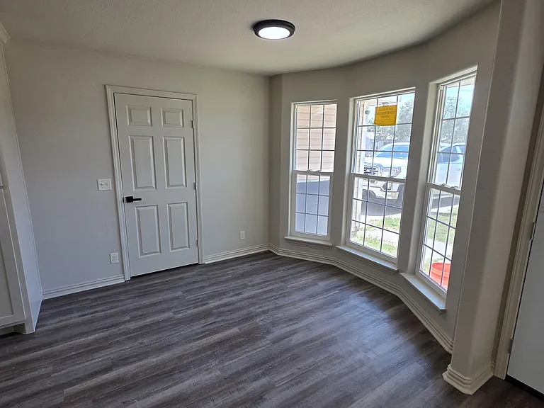 1903 1st Ave — Photo 2
