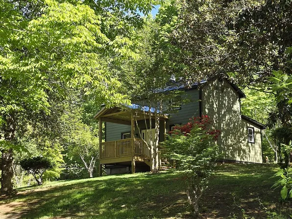 2303 W Hoover Rd, Haywood, VA 22722