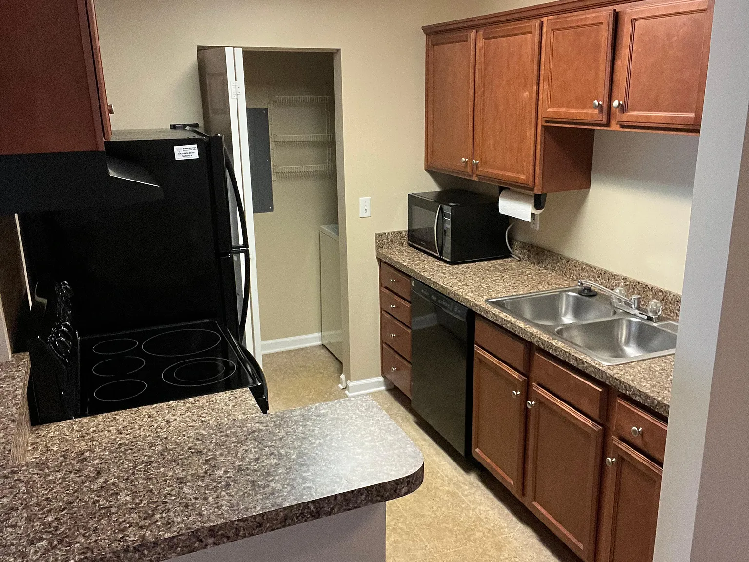 1 bed, 713 sqft, $1,350 — Photo 2