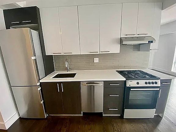 5th image of 596 Washington Ave #2C