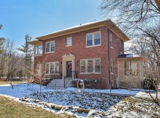 860 N Bennett St, Geneva, IL 60134