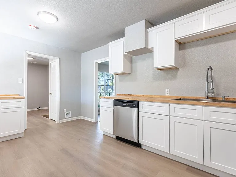97 Denton Dr — Photo 10