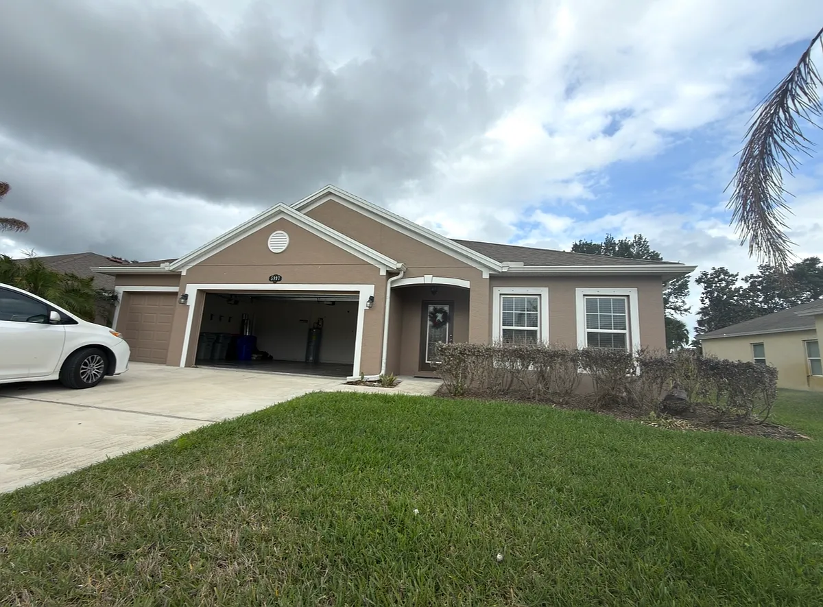 Photo 2 of 16 - 5997 Ridge Lake Cir - Vero Beach, FL Building Photo - 5997 Ridge Lake Cir