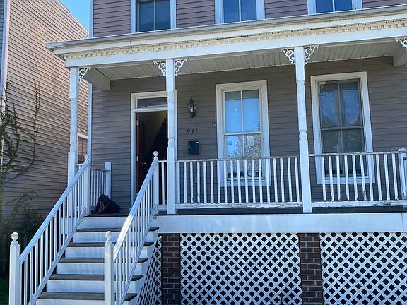 2nd image of 911 W Catherine St
