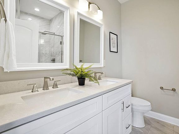 5th image of 1517 Oak St #1517