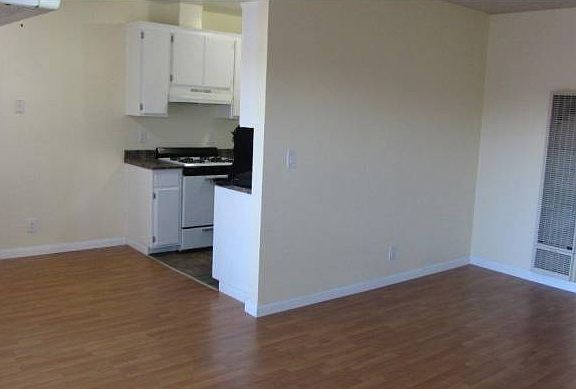 Living Room/Dining Area