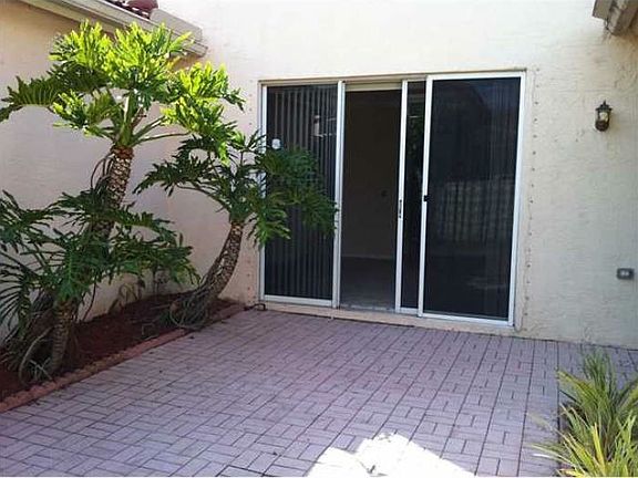 5th image of 887 NW 133rd Ave